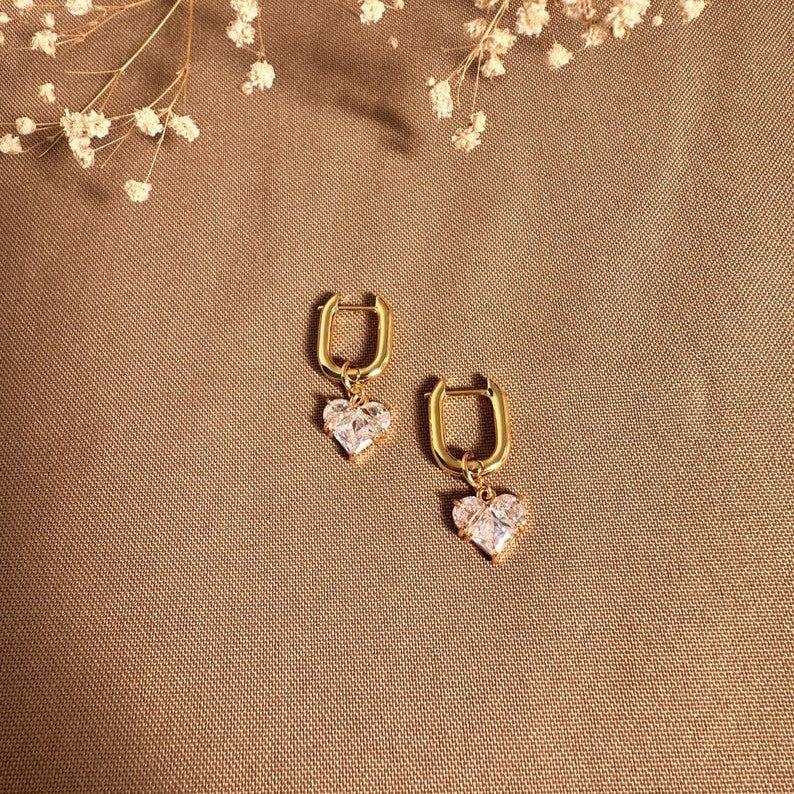 Aretes transformables corazones blancos