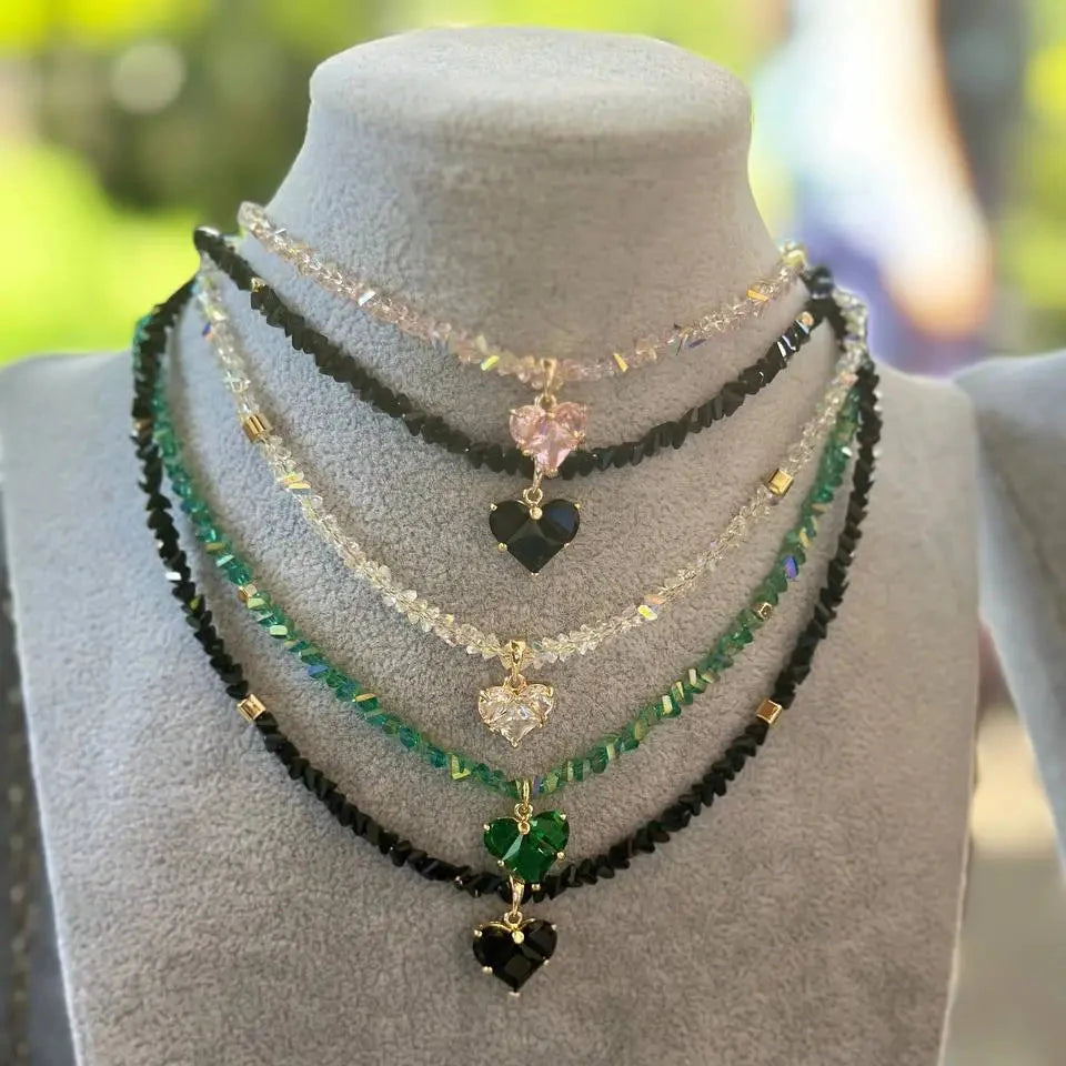 Collar con corazón rosa