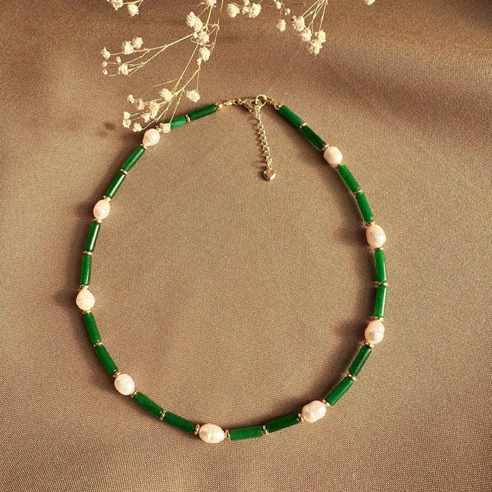 Choker de tubos verdes de ágata con perlas