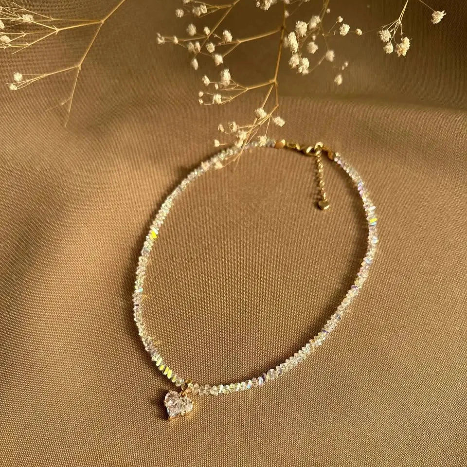 Collar con corazón claro