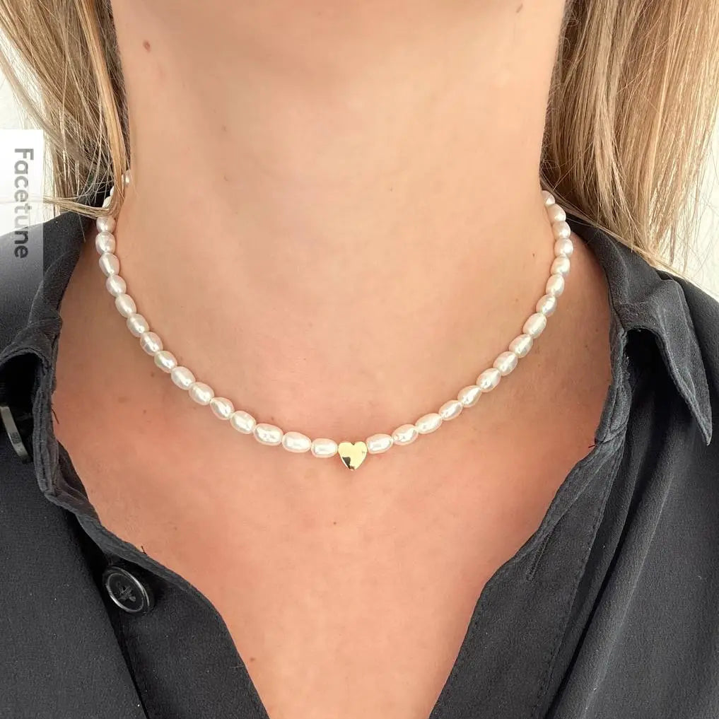 Choker de perlas naturales con corazón dorado