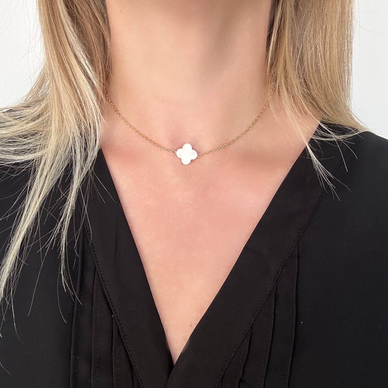 Cadena con trébol madre de perlas blanco