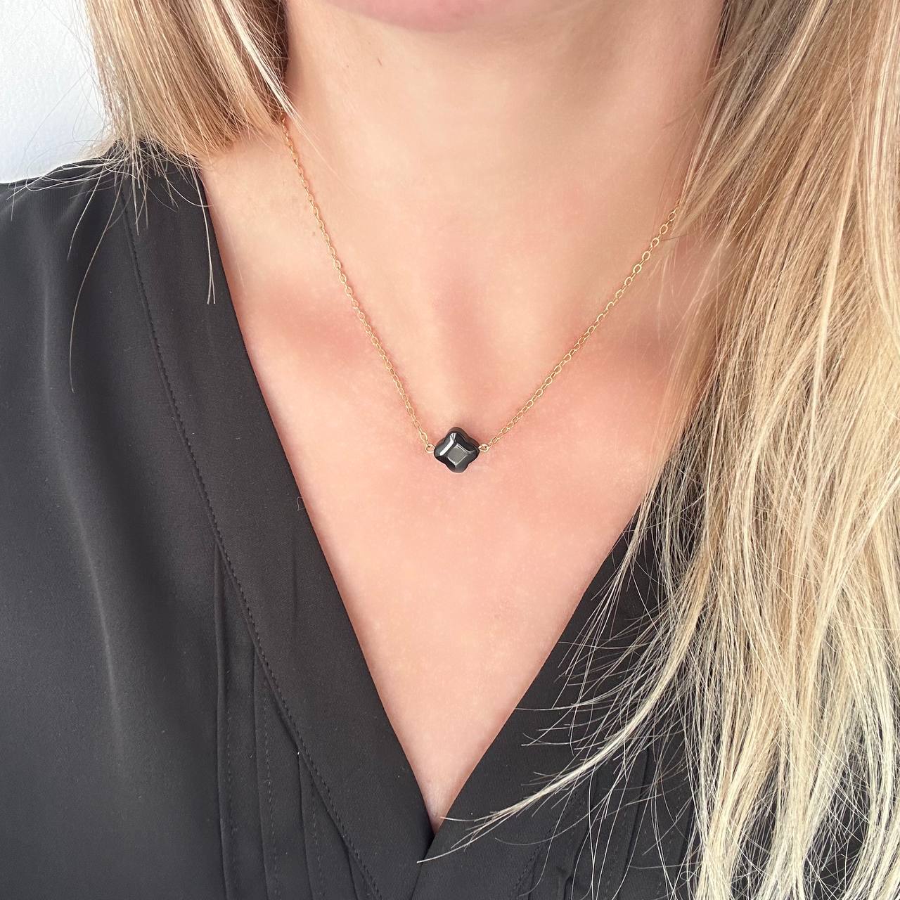 Cadena con trébol ónix negro