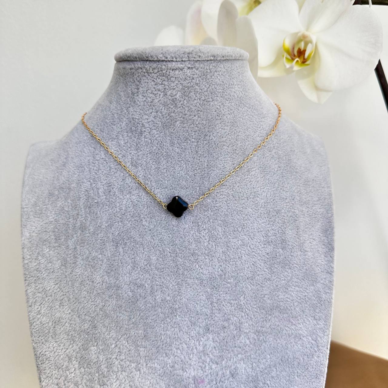 Cadena con trébol ónix negro