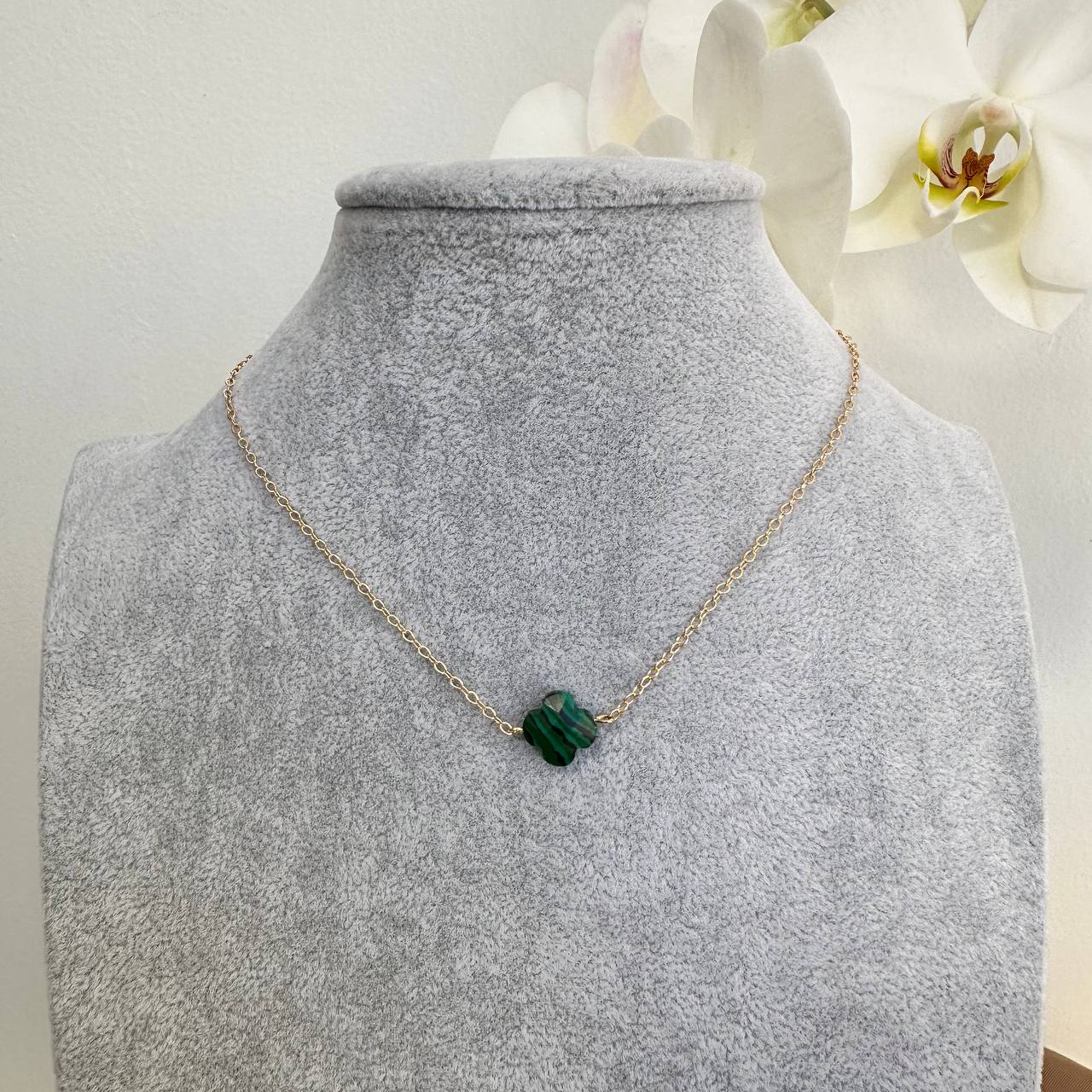 Cadena con trébol malaquita verde