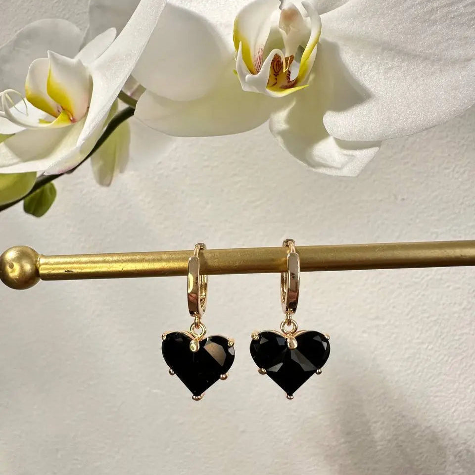 Aretes colgantes corazón negro