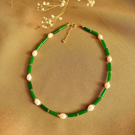 Choker de tubos verdes de ágata con perlas