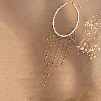 Collar de perlas con cadenitas