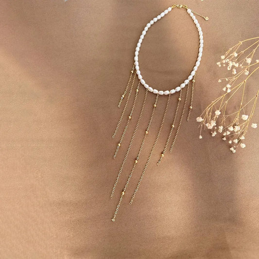 Collar de perlas con cadenitas