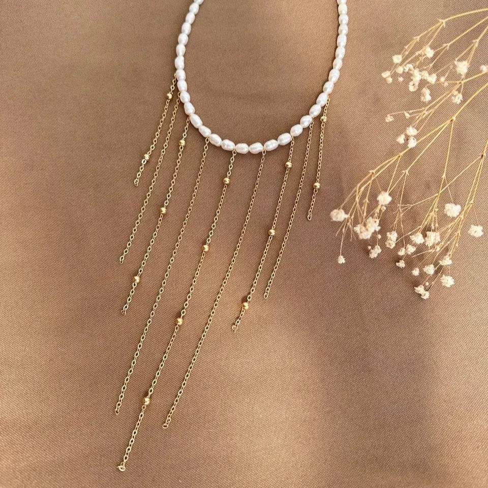 Collar de perlas con cadenitas