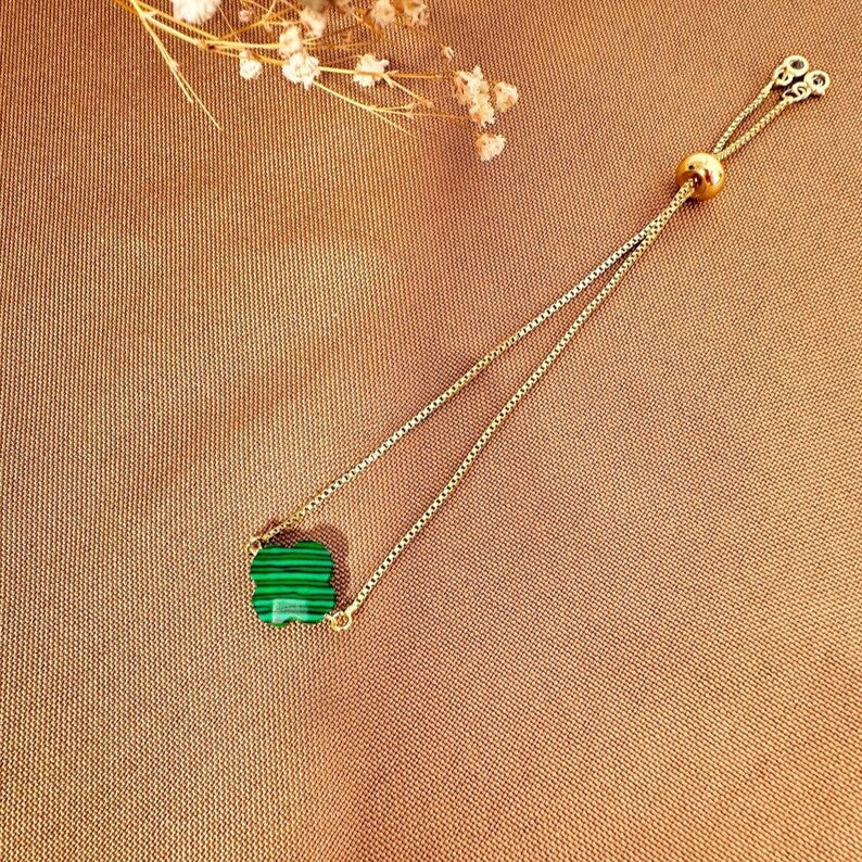 Pulsera ajustable con trébol malaquita verde