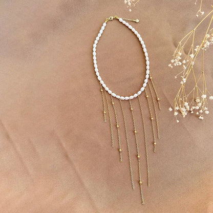 Collar de perlas con cadenitas
