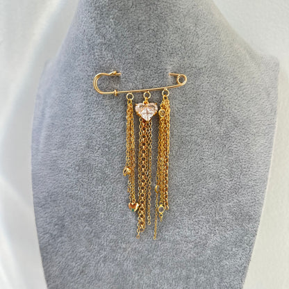 Broche de corazón con cadenitas de acero inoxidable