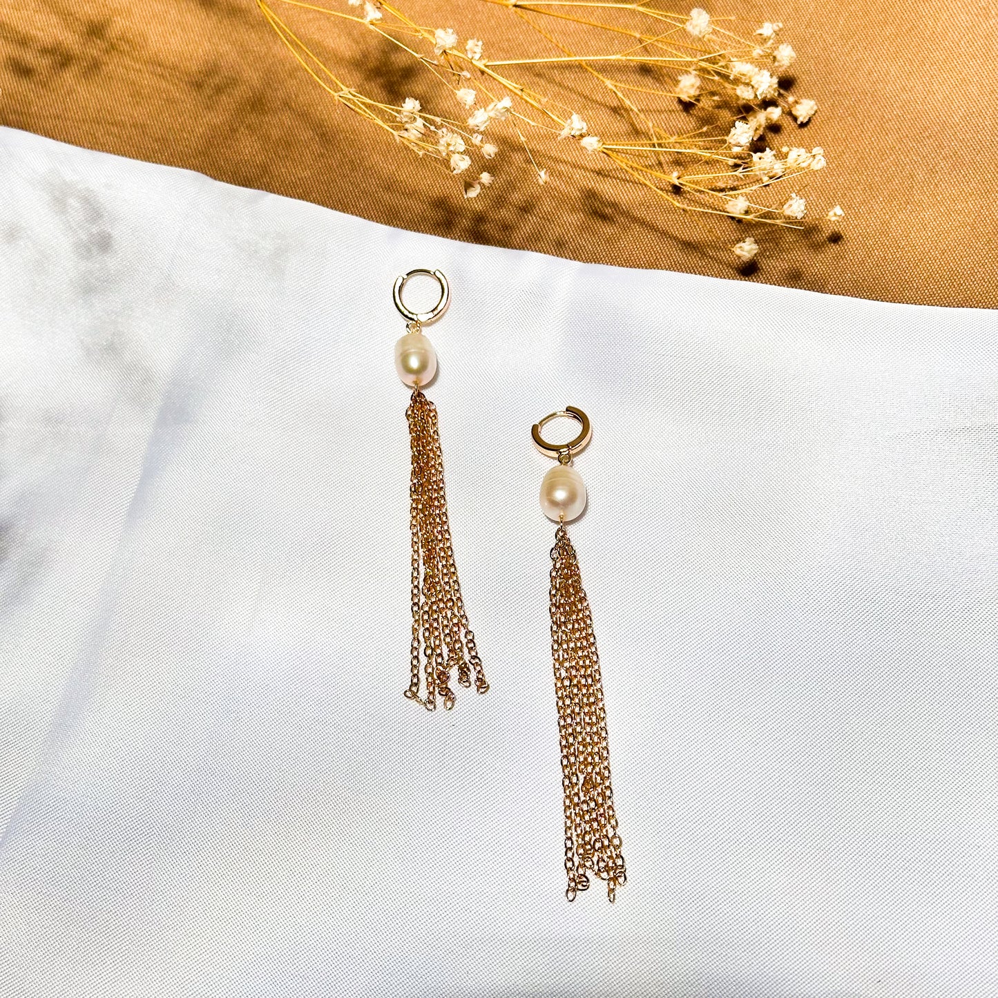 Aretes colgantes de cadena con perlas naturales