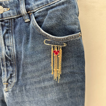 Broche de corazón con cadenitas de acero inoxidable