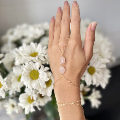 Cadena de Mano Estilo Boho con Piedra de Cuarzo