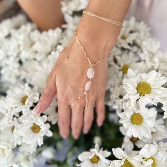 Cadena de Mano Estilo Boho con Piedra de Cuarzo