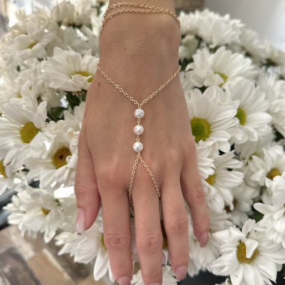 Cadena de Mano Estilo Boho con Perlas