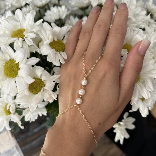 Cadena de Mano Estilo Boho con Perlas