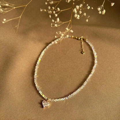 Collar con corazón claro