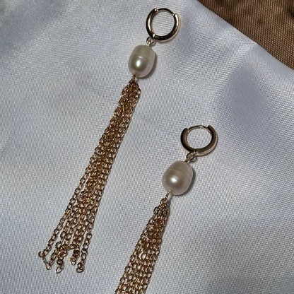Aretes colgantes de cadena con perlas naturales