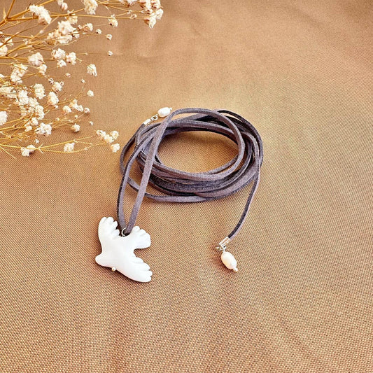 Collar/Pulsera Elegante con Cuerda Ajustable y Colgante de Ave Blanco