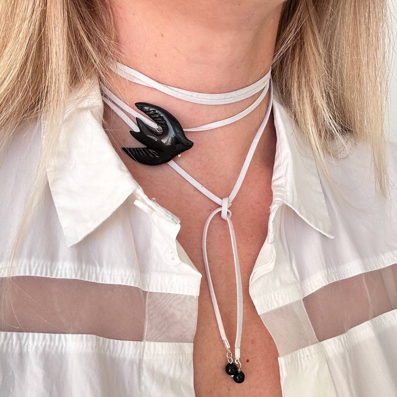 Collar/pulsera Elegante con Cuerda Ajustable y Colgante de Ave Negro