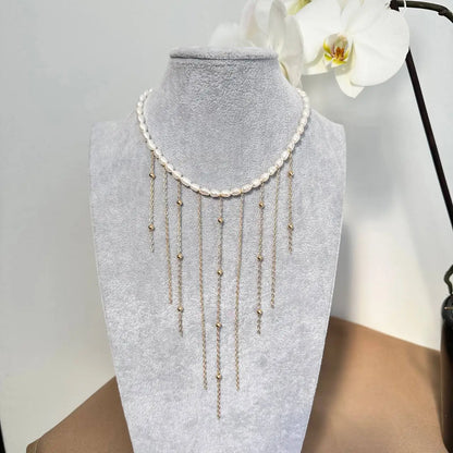 Collar de perlas con cadenitas