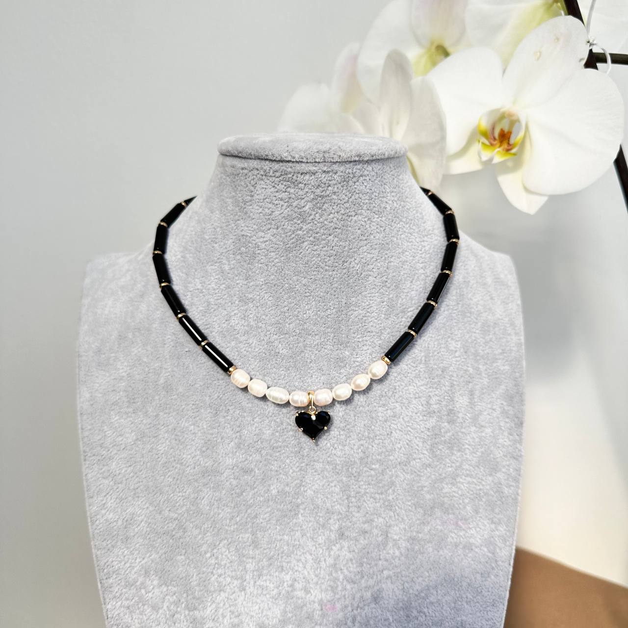 Set de Collar y Aretes con Perlas y Ónix Negro