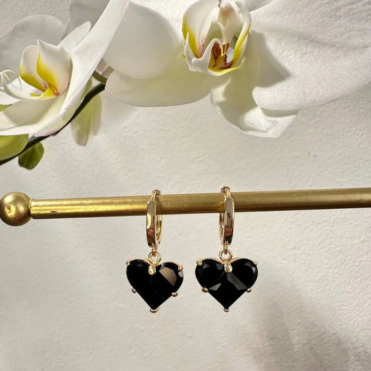 Aretes colgantes corazón negro