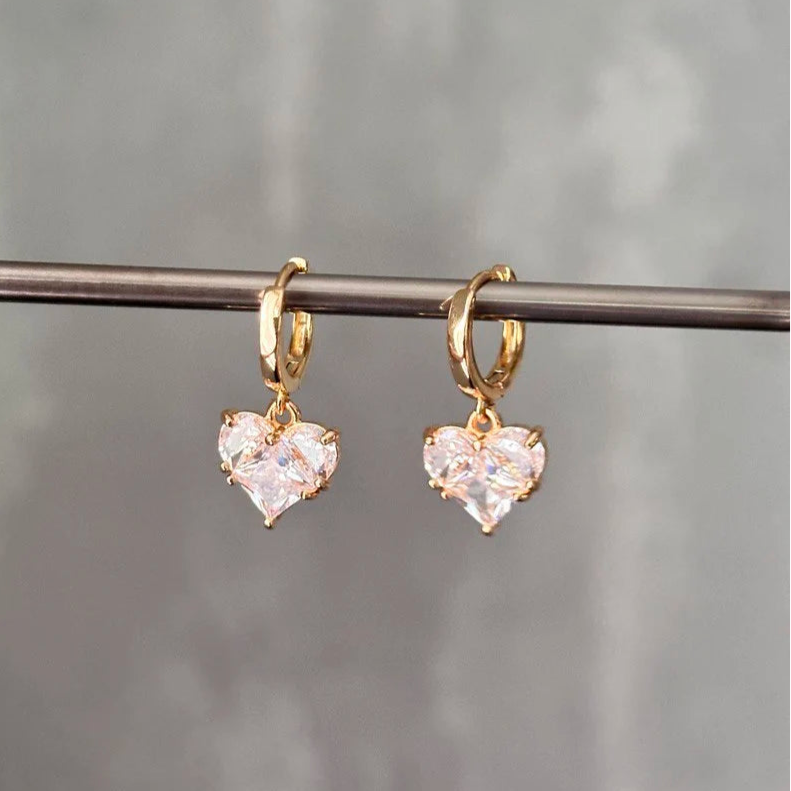 Aretes colgantes corazón claro