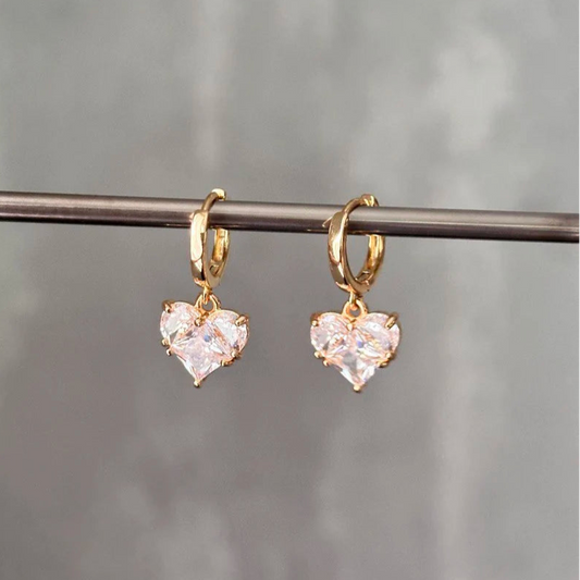 Aretes colgantes corazón claro