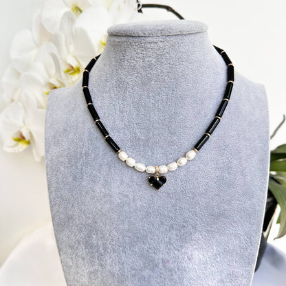 Set de Collar y Aretes con Perlas y Ónix Negro